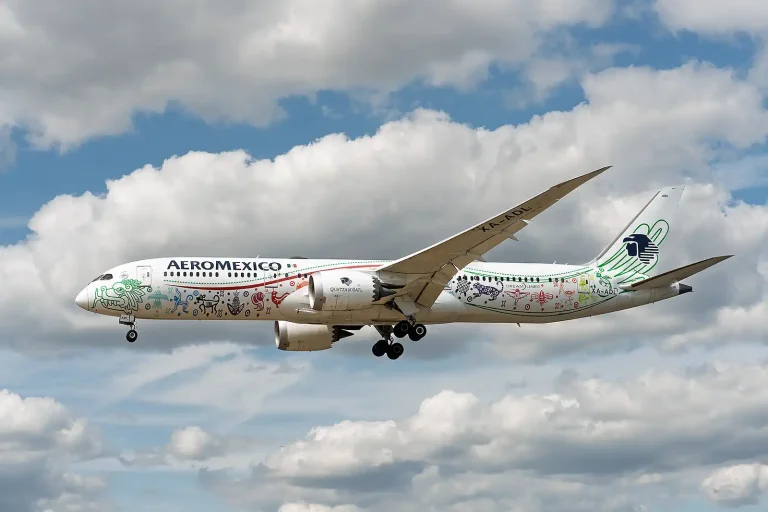 Plane Spotting At Heathrow XA-ADL Aeromexico Boeing 787