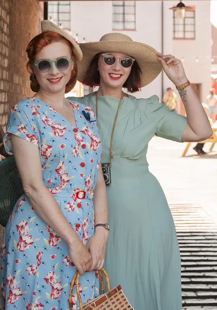 Lara & Emma (The Vintage Tourists)